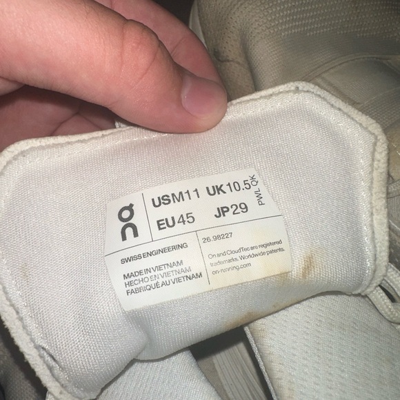 On Cloud Novas - Picture 2 of 6